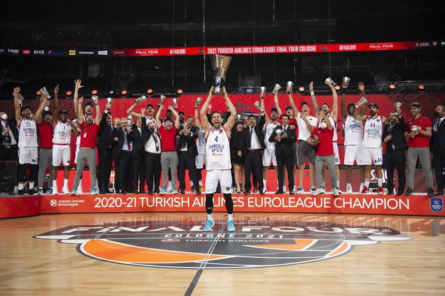 巴萨诺坎普重建项目中雇佣79名非法劳工，分包公司被处以罚款（诺坎普重建工程雇用79名非法工人，涉事分包商遭罚款）