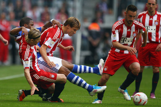 阿劳霍在巴萨已被罚下5次，本世纪仅次于皮克、莫塔和马克斯（阿劳霍在巴萨已5次染红，本世纪仅逊皮克、莫塔与马克斯）