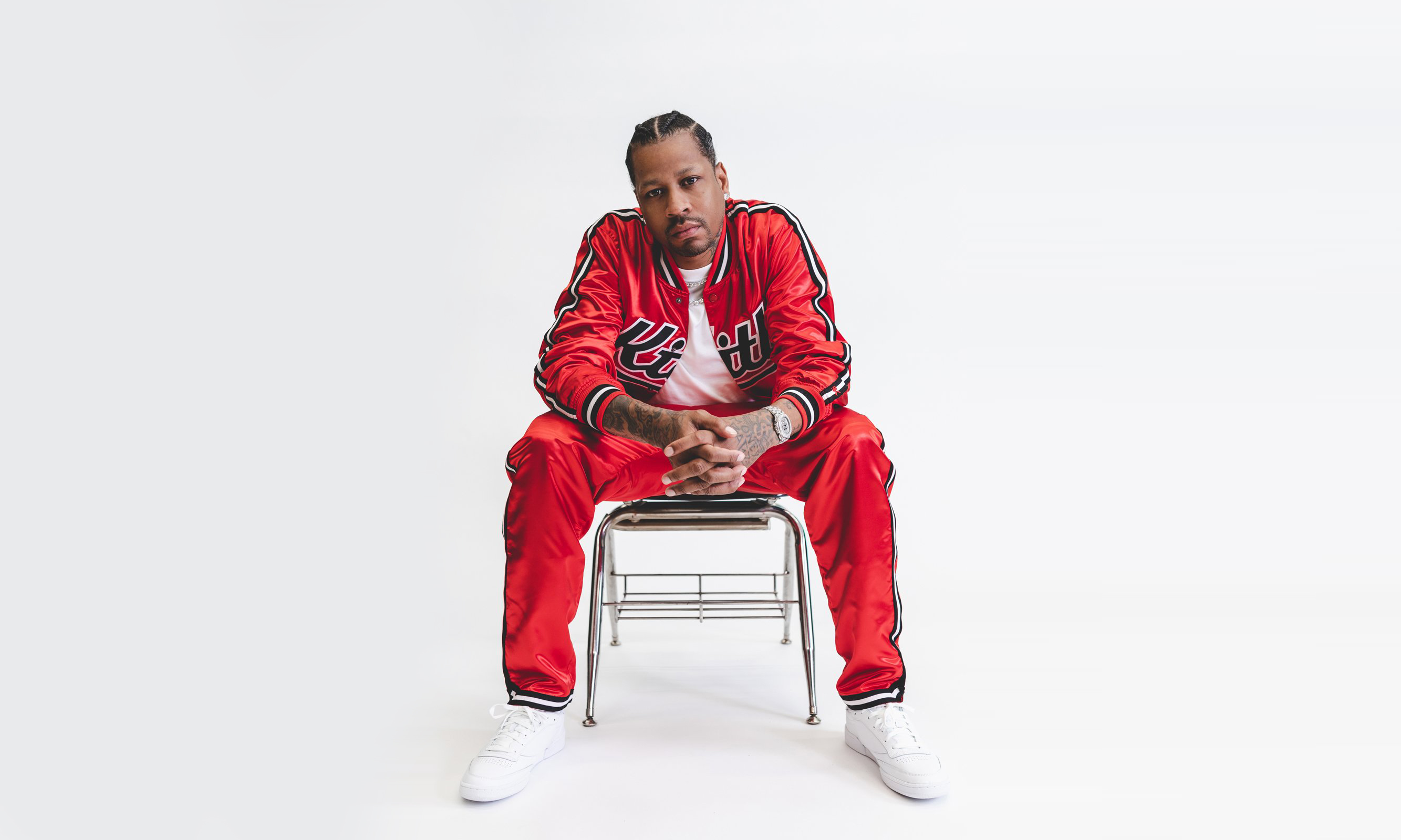 篮球CBA季后赛门票售罄，黄牛加价300%（CBA季后赛一票难求，黄牛价飙至原价三倍）