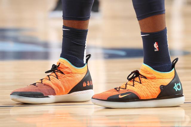 官方：凯塞多踩踏对手染红停赛3场 盖耶掌掴队友停赛2场（官方通报：凯塞多踩踏染红禁赛三场，盖耶掌掴队友禁赛两场）