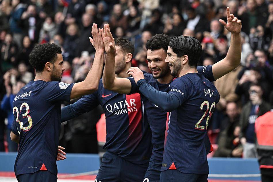 半场战报：海登海姆0-1弗赖堡，曼赞比建功（半场速报：海登海姆0-1落后弗赖堡，曼赞比破门）