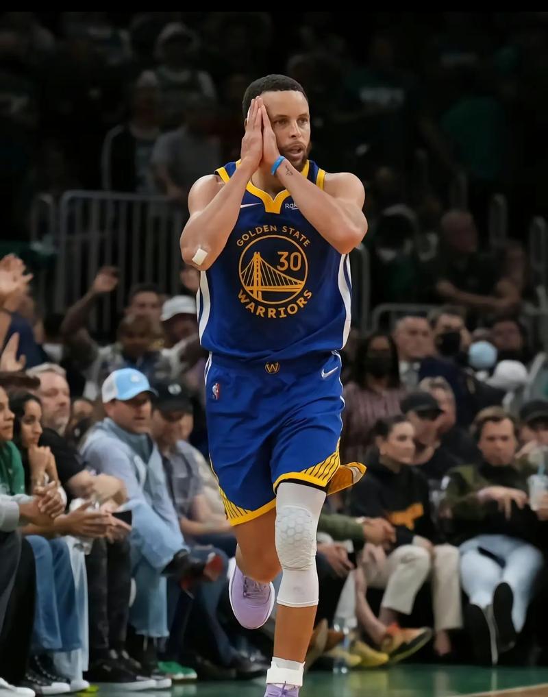 埃贝尔谈马丁内利进球：若诺伊尔留在门线上可能还有机会扑救（埃贝尔评马丁内利破门：若诺伊尔守在门线上或仍有扑救机会）