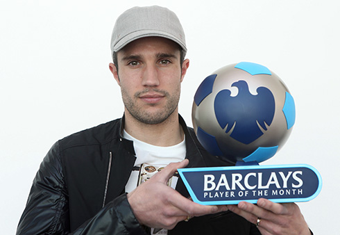 皇马后防问题严重，阿诺德伤缺，球员轮换困难，姆巴佩虽强但后防乏力，形势严峻。（皇马防线告急：阿诺德伤停致轮换受限，姆巴佩难掩后防短板，形势不容乐观）